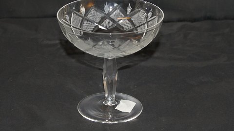 Champagneskål Wien Antik Glas fra Lyngby Glasværk.
Højde 10,3 cm
SOLGT