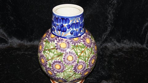 Vase #Aluminia rep på foden se billede
Dek nr 518/414
Højde 22,3 cm ca
Sold 
web12249