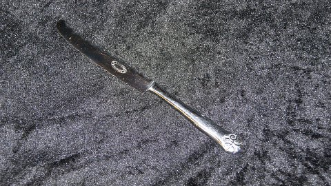 Frugtkniv #Fransk Lilje Sølvplet
Produceret af O.V. Mogensen.
Længde 17 cm ca
SOLGT
