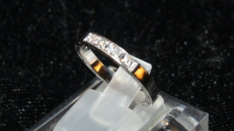 Elegant ladies ring with Brilliant in 14 carat white gold