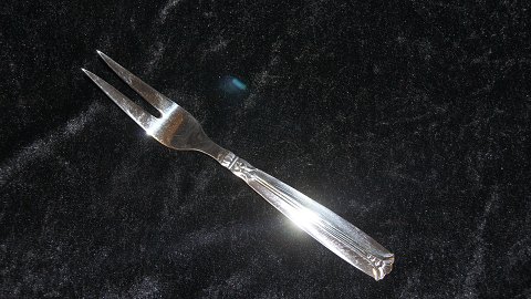 Frying fork, Major Sølvplet cutlery
Producer: A.P. Berg formerly C. Fogh
Length 22 cm.