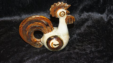 Søholm Ceramics Birds figure, Rooster
Signed: Simon
Decoration number 642
Length 19 cm.
Height 18.5 cm.
Nice and well