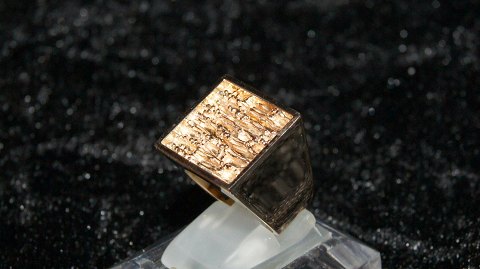 Elegant  ring  i 14 karat guld
Stemplet 585 BHH
Str 51