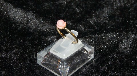 Ladies ring with rose 8 carat gold
Str 57
The check by