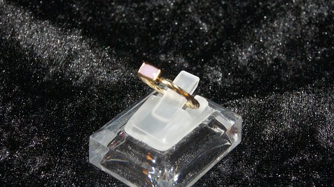 Ladies ring with pink stone 8 carat gold
Str 55