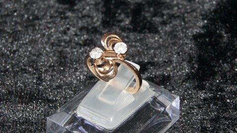 Elegant ladies ring with zikon 14 carat Gold