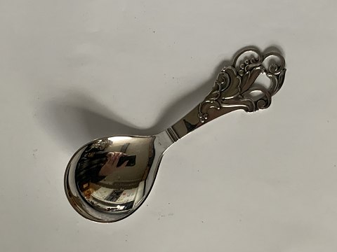 Sugar spoon in Silver
Stamped 3 towers
Produced in 1937
SOLD