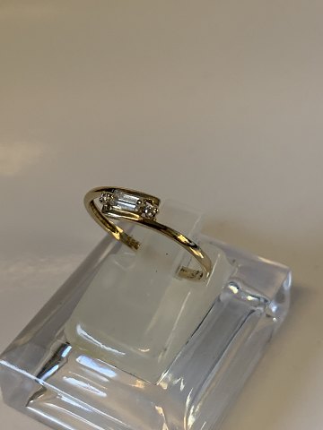 Gold ring with stone in 14 carat gold
Stamped 585
Street 56