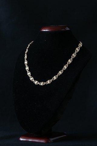 Elegant og detaljeret halskæde, i 14 karat massivt guld. Meget eksklusiv 
halskæde.