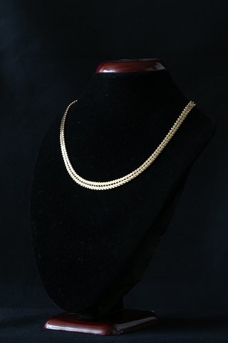 Geneve halskæde i 14 karat guld, V-mønster. Meget elegant og eksklusivt.
Længde: 41,5 cm