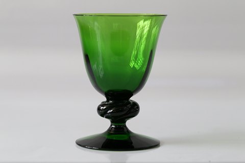 Beautiful Ulfborg white wine glasses from Holmegaard, dark green.
Height: 10.7 cm.
SOLD