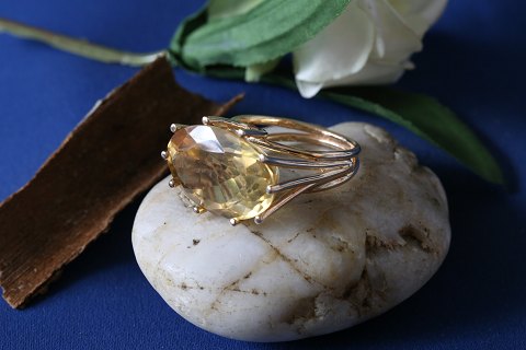Guldring i 14 karat guld, str. 63, med citrin sten, stemplet EGM.