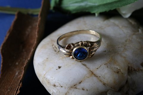 Gold ring with beautiful blue stone, 8 carats, stamped HS HS, size 54