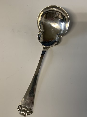 Serving spoon / Potato spoon Åkande Danish silver cutlery
Hans Hansen Silver
Length 24.5 cm.
SOLD