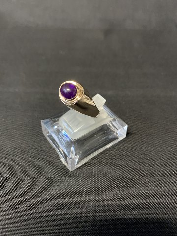 Gold ring with amethyst for ladies. Size 59, in 8 carat gold.