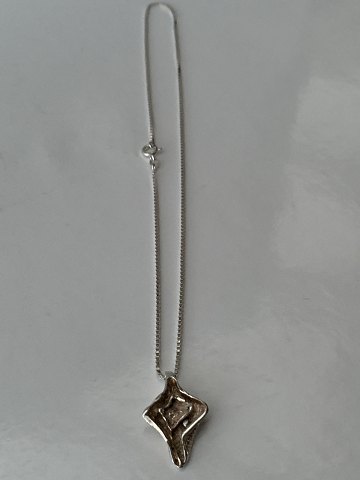 Silver necklace with pendant
Stamped 925S, length 41 cm.