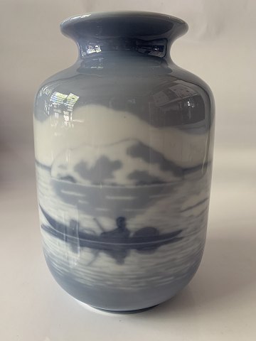 Bing & Grondahl
Vase with Greenland motif.
Height. 17.5 cm
Dec. No. 718-5463.