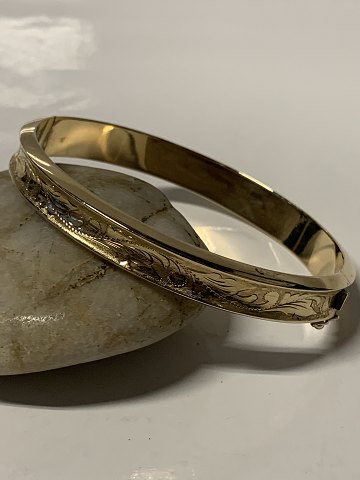 14 carat bangle with chisels.