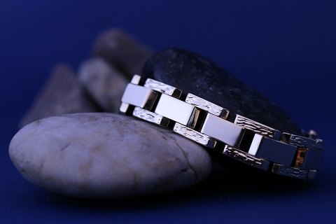 Block gold bracelet with 3 rows, 14 carat gold. Length: 18.5 cm.