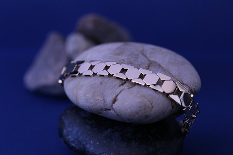 Gold bracelet in 14 carat gold, 3 Rows Kuppe / Bicelle.
Length: 18.5 cm.