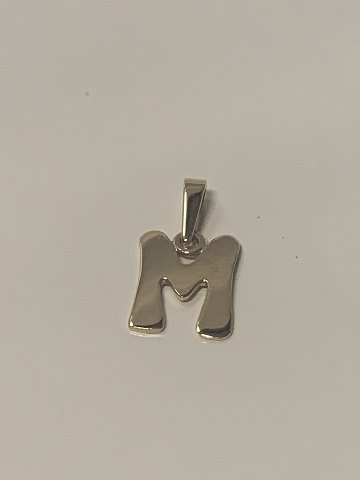 Pendant in 14 carat gold, shaped like the letter M.