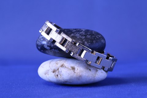 Block gold bracelet chiseled, with 3 rows in 14 carat gold.
Length: 19 cm.