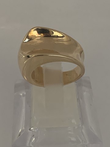 14 carat gold ring.
Size. 52