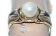 Gold ring with pearl, 14 Karat.
Size 53