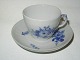 Kongelig Blå Blomst Stor Kaffekop med malet blomst inden i koppen.
Dek. nr. 10/#1800.