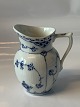 Creamer Half blonde mussel painted with Dings
Royal Copenhagen
Deck no 1/#522
Height 10.4 cm