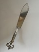 Layer cake knife in Silver
Length approx. 26.2 cm Stamped year 1945 Johannes Siggaard
SOLD
