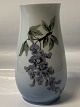 Bing & Grøndahl Vase Blåregn. 72-210.
Højde: 17.5 cm