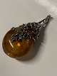 Pendant in 925 sterling silver and amber, with a beautiful vivid design.