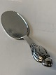Evald Nielsen No. 6  Sølv Serveringsspade
Dansk Sølv bestik
Længde 16,7 cm