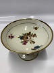 KPM Rosenborg konfektskål på høj fod, Måler 15 x 11 cm.SOLGT