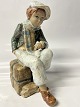 Siddende dreng, Figur Spansk.Højde 27,5 cm.