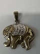Elefant Vedhæng, 8 Kt. rød /hvidguld med en diamant.Højde 3,2 cm.