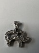 Elefant Vedhæng, i 14 Kt. hvidguld med indlagte diamanter.Højde  1,7 cm.
