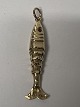14 karat guld. Fisk med røde sten. Charms / Vedhæng.Højde 4,0 cm.