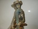 Stor Lladro Figur af Mand med violin siddende på 48 Km. sten, Solgt